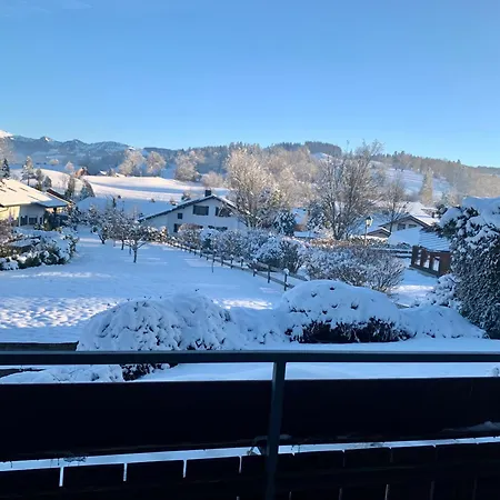 شقة Bergnest Mit Bergblick - Ca 3 Min Skilift - Balkon - Garten - 6 Pers - Hund - Luftkurort - Naehe Buchenegger Wasserfaelle - Eistobel - Bodensee *